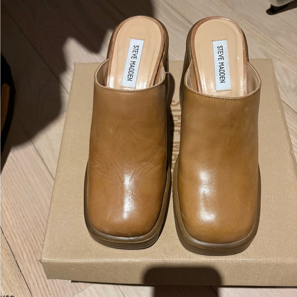 New with box Steve Madden Women's Tan Leather Platform Mules